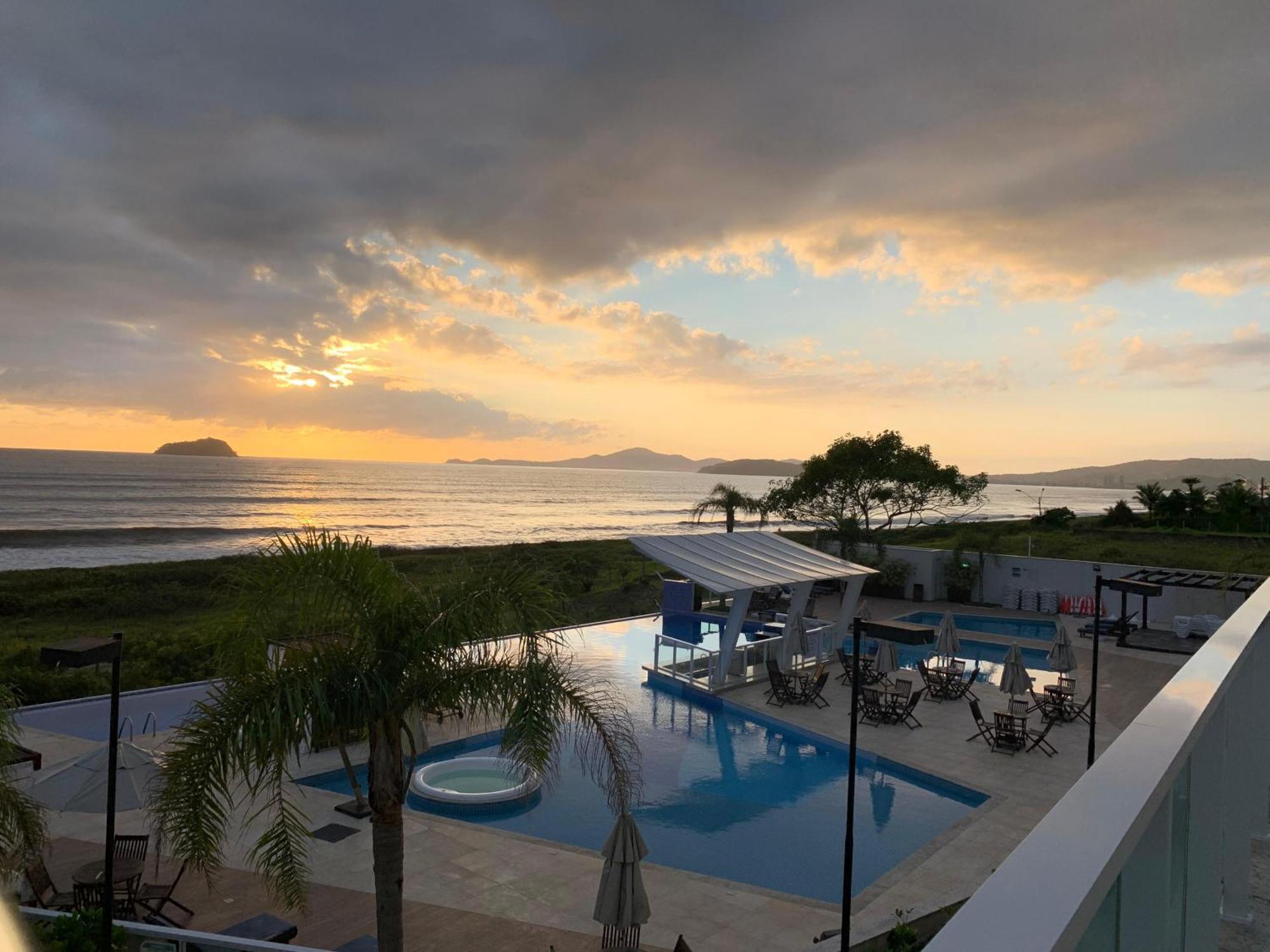 Bali Beach Home Club Rogga Beira Mar - Balneario Piçarras Eksteriør bilde